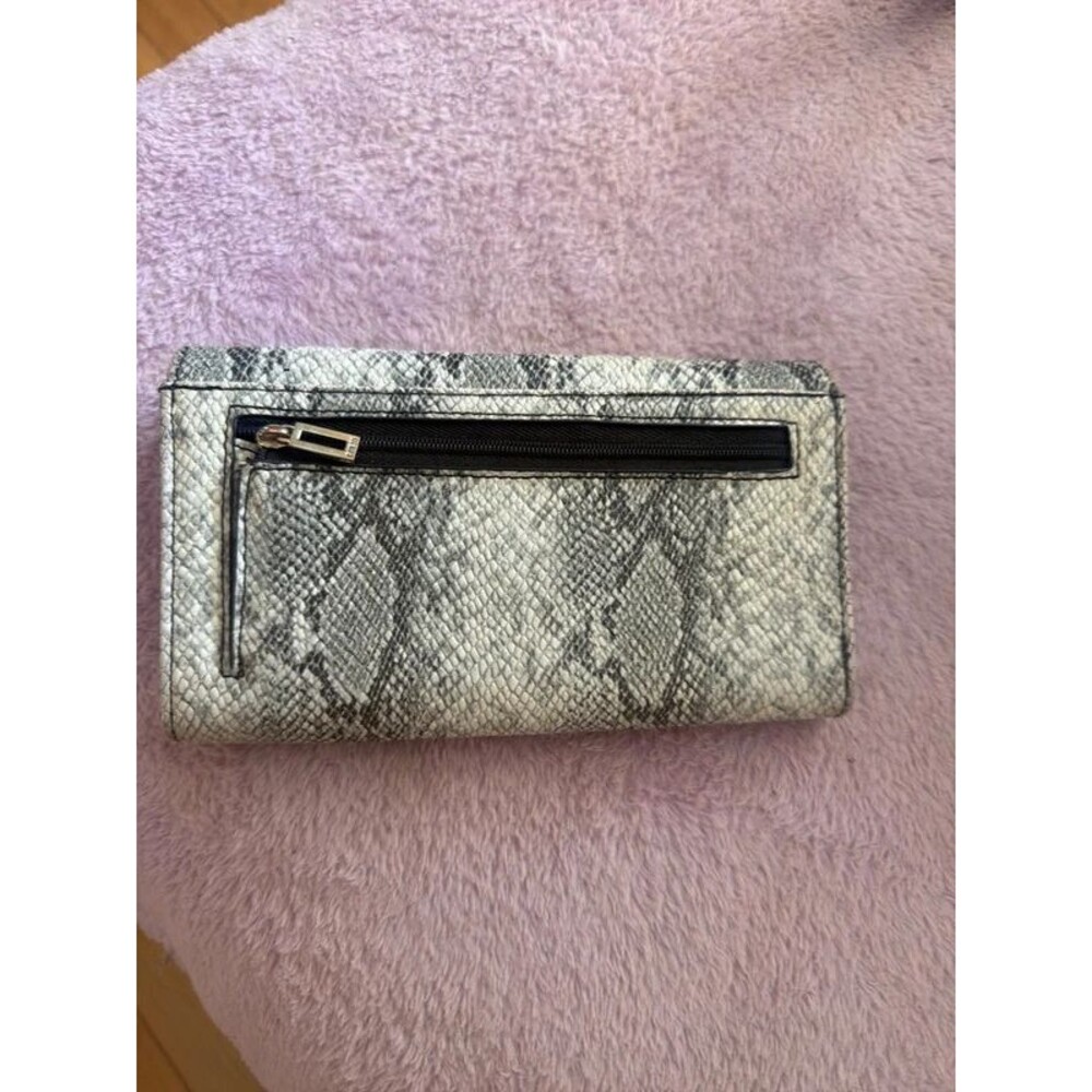 Guess Wallet - Picture 2 of 7